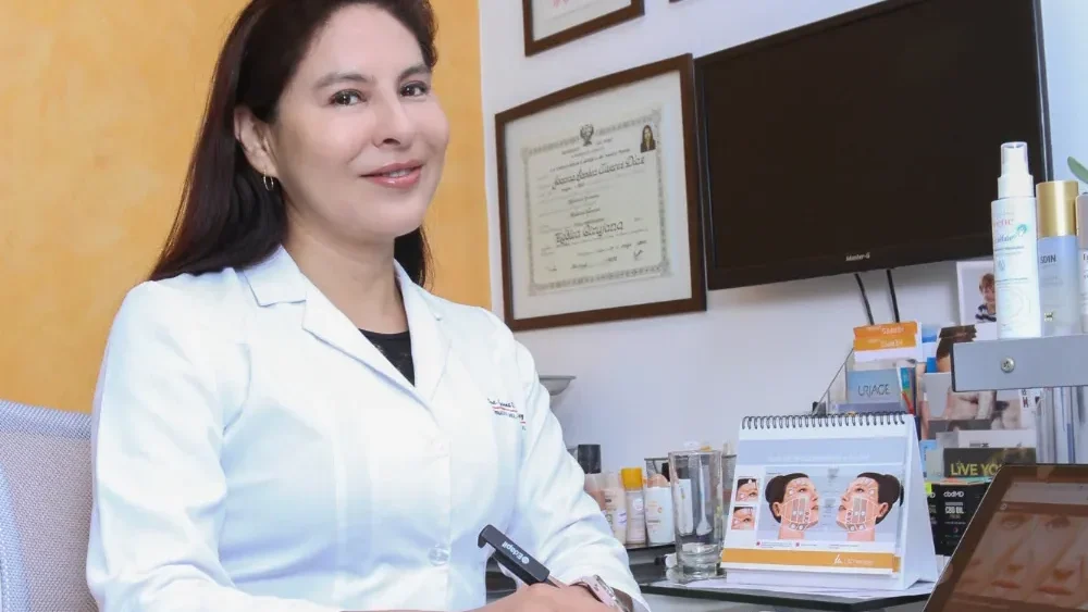 Dra. Sandra Alvarez, dermatóloga clínica, quirúrgica y estética. Certificada en Ultherapy, Lima Perú.